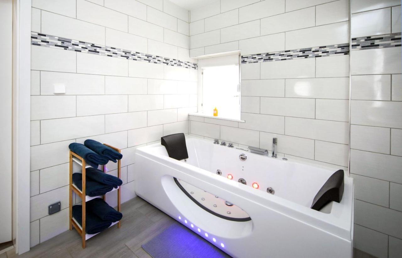 L'Instant T 4* Balneo, Sauna Et Parking Prive Colmar Kültér fotó